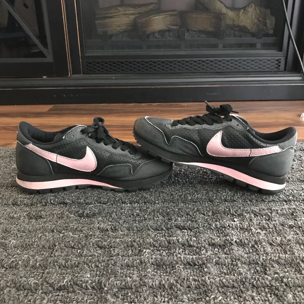 Nike metro plus leather low sneakers